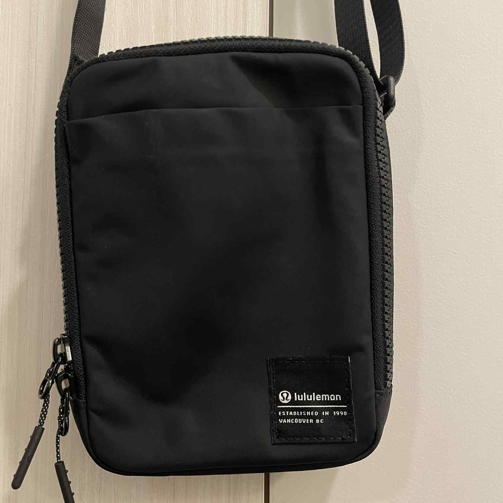 lululemon athletica Sleek Black Messenger Bag